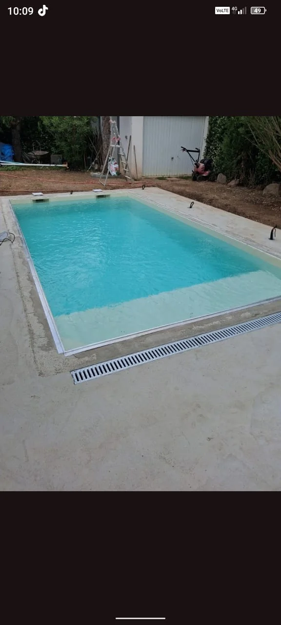 Pose de PVC armé et moquette de pierre piscine lyon